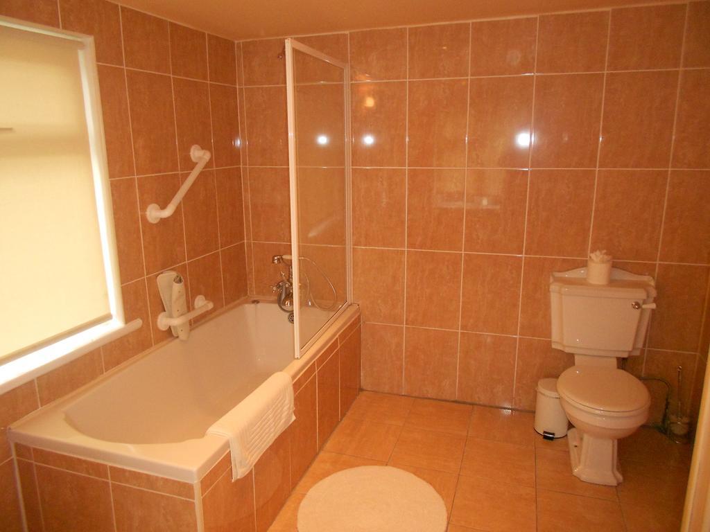 Tralia Farmhouse Self Catering Farranfore Oda fotoğraf