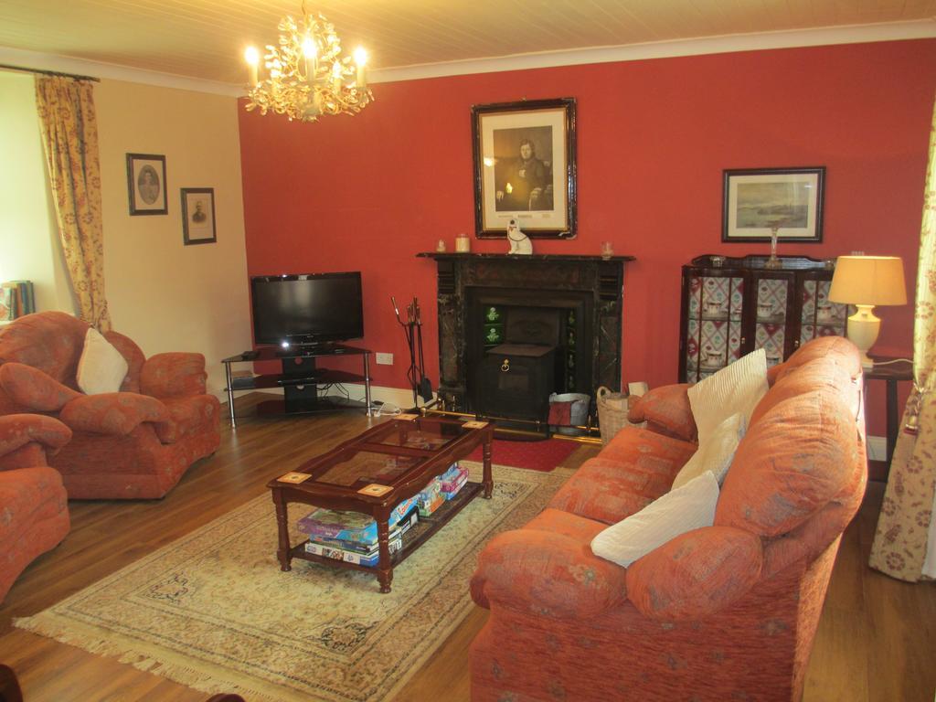 Tralia Farmhouse Self Catering Farranfore Oda fotoğraf